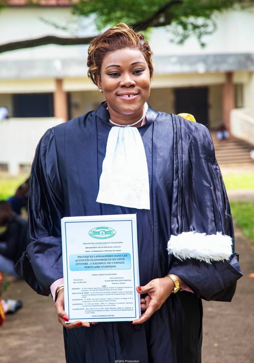 SOUTENANCE DE THÈSE/ DOCTEUR TOURÉ AWA MET EN LUMIÈRE L'IMPACT DU LANGAGE DANS LES MILIEUX PROFESSIONNELS