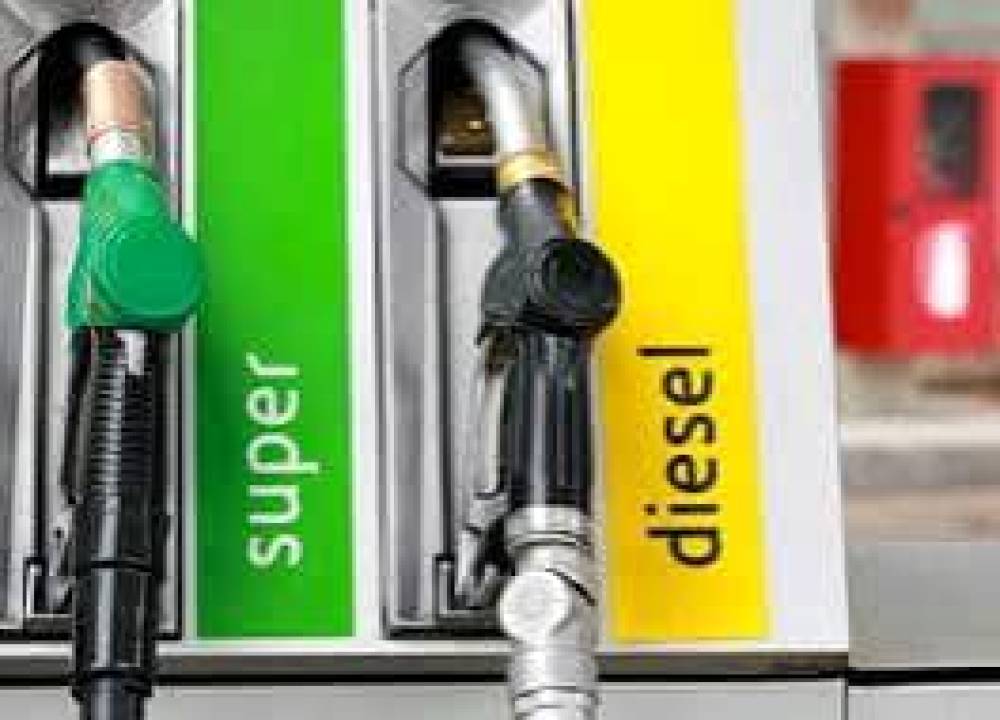 CARBURANTS: LES PRIX DU SUPER ET DU GASOIL GRIMPENT, UNE NOUVELLE PRESSION POUR LES MENAGES